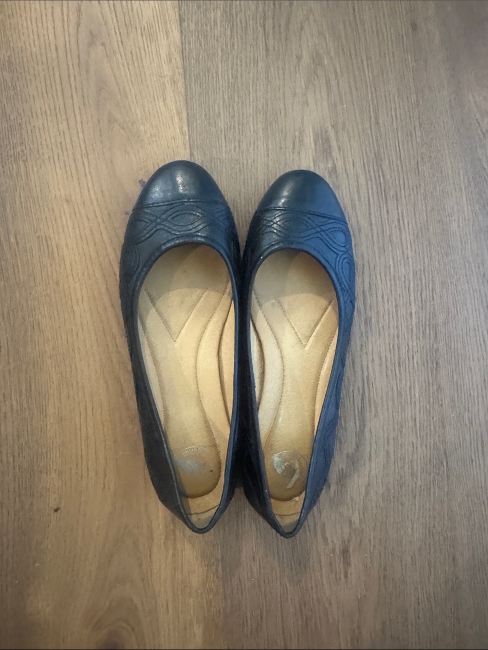 Nurture leather Flat shoes